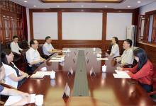 北京大學(xué)校長郝平向沈向洋頒發(fā)北京大學(xué)人工智能研究院學(xué)術(shù)委員會主任聘書