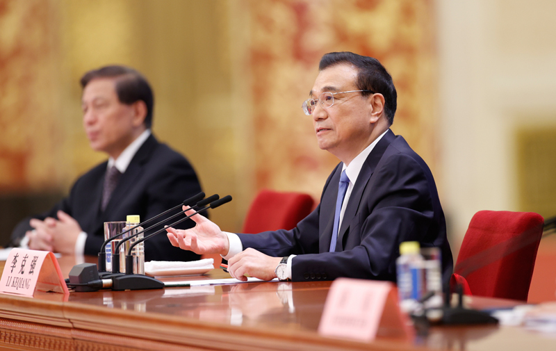 我們要堅持以人民為中心的發(fā)展思想，這是習(xí)近平新時代中國特色社會主義思想的重要內(nèi)容，“人民的政府就應(yīng)當以民之所望為施政所向”。