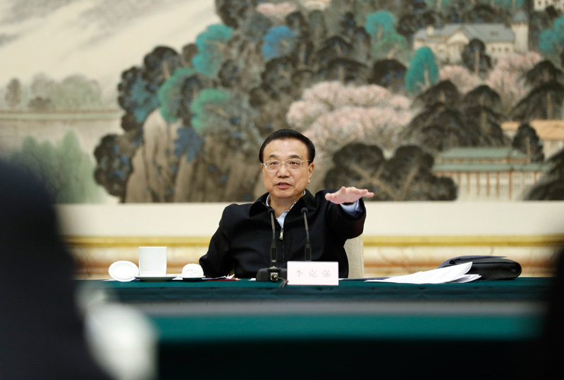 李克強主持召開經(jīng)濟形勢部分地方政府主要負(fù)責(zé)人視頻座談會