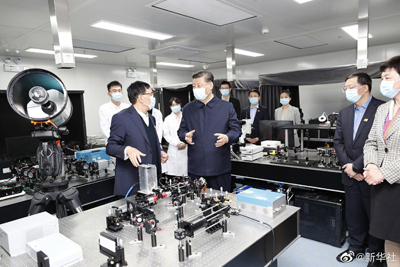 在清華大學(xué)建校110周年校慶日即將來(lái)臨之際，中共中央總書(shū)記、國(guó)家主席、中央軍委主席習(xí)近平到清華大學(xué)考察，視察成像與智能技術(shù)實(shí)驗(yàn)室