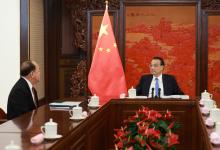 李克強(qiáng)會見來京述職的賀一誠 韓正出席