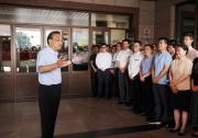 李克強(qiáng):以發(fā)展促就業(yè) 以就業(yè)保民生|李克強(qiáng)考察民政部和人力資源社會保障部并主持召開座談會