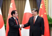 習近平會見日本首相岸田文雄|習近平：兩國要在數(shù)字經(jīng)濟、綠色發(fā)展、財政金融、醫(yī)療養(yǎng)老、維護產(chǎn)業(yè)鏈供應鏈穩(wěn)定暢通等方面加強對話合作