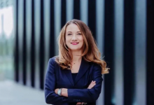 施耐德電氣工業(yè)自動化業(yè)務(wù)負(fù)責(zé)人Barbara Frei:“未來工業(yè)”的藍(lán)圖|5G柔性自動化生產(chǎn)線、人工智能機(jī)器視覺檢測、數(shù)字孿生技術(shù)等
