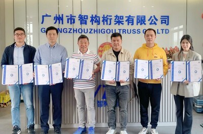 頒證現(xiàn)場合影