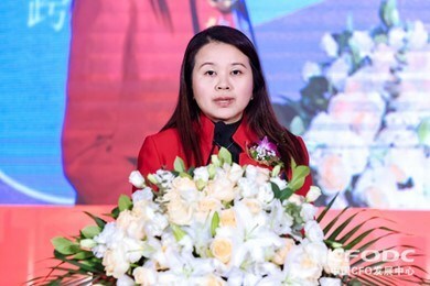 IBM 大中華區(qū)首席財務(wù)官、監(jiān)管合規(guī)官蔡佳敏在“第十二屆中國國際財務(wù)領(lǐng)袖年會”上做主題演講（照片由大會提供）