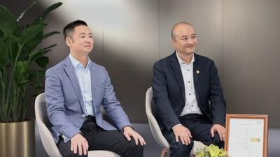 SGS中國互聯(lián)與產(chǎn)品事業(yè)群總經(jīng)理趙暉先生和華為光應(yīng)用領(lǐng)域總裁黃志勇先生，共同解讀金標(biāo)認證背后的故事