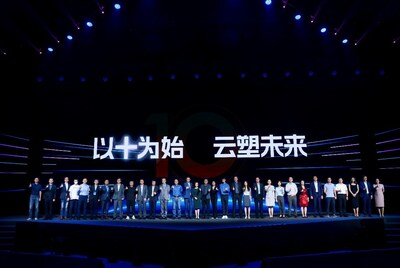 亞馬遜云科技進入中國十周年儀式合影