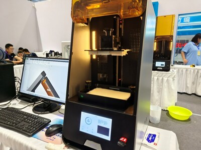 聯(lián)泰科技提供的25臺專業(yè)級光固化3D打印機(jī)