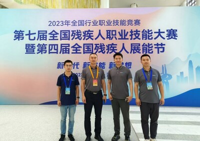 聯(lián)泰科技工作人員為比賽提供現(xiàn)場支持