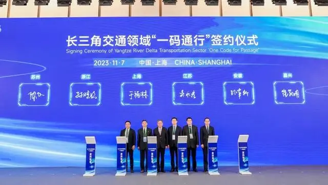 上海：在中心城區(qū)的特定時(shí)段、路段試點(diǎn)運(yùn)營(yíng)自動(dòng)駕駛公交