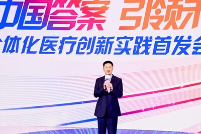 中國(guó)科學(xué)院院士、復(fù)旦大學(xué)附屬中山醫(yī)院院長(zhǎng)樊嘉院士致辭