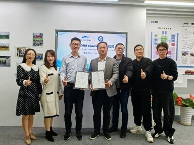 TüV南德與云動智能雙方代表頒證合影留念