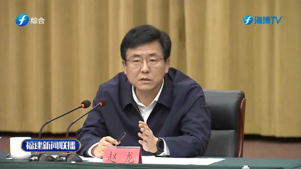 福建省長趙龍在榕召開“新質(zhì)生產(chǎn)力”座談會，摩爾元數(shù)總裁方金華出席