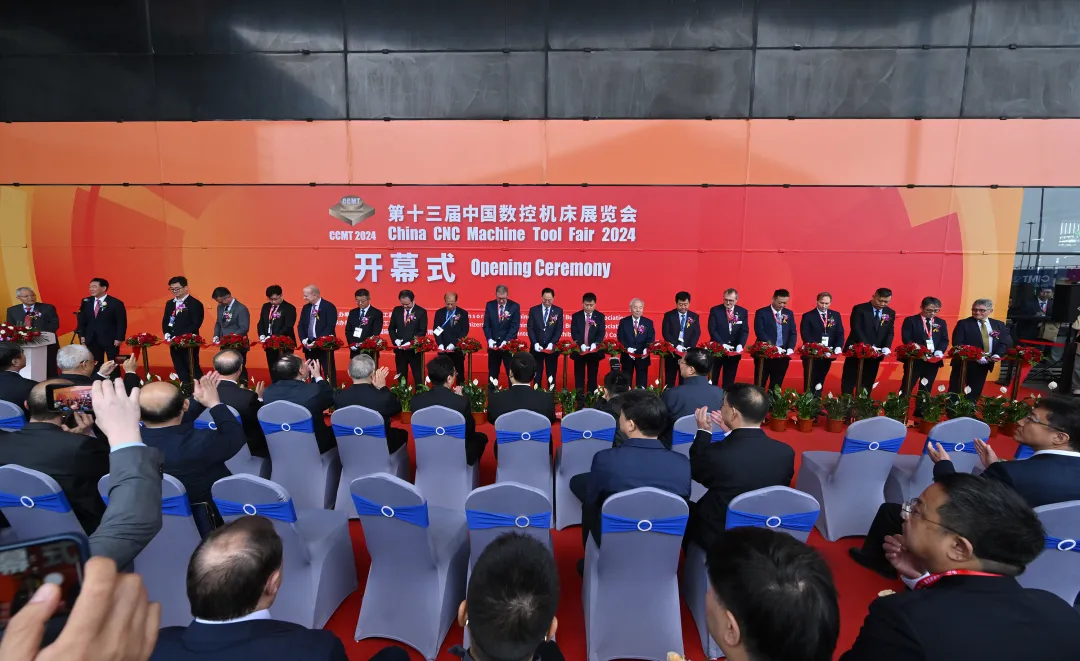 CCMT2024開幕 | “制造智能工廠”的工廠攜智能制造實戰(zhàn)解決方案來了！