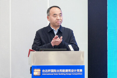 天津大學(xué)黨委常委、常務(wù)副校長胡文平致歡迎辭，表示本次競賽不僅是學(xué)術(shù)盛宴，更是一次思想交流的盛會，期待通過競賽拓展合作與交流空間，為人才培養(yǎng)注入新的活力。