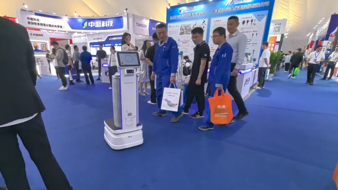 智行未來，景行慧動工業(yè)機器人亮相山東化工展