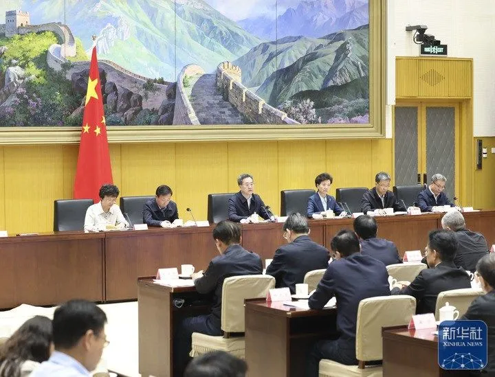 丁薛祥在全國高校畢業(yè)生等青年就業(yè)創(chuàng)業(yè)工作視頻會議上強(qiáng)調(diào) 千方百計(jì)促進(jìn)高校畢業(yè)生就業(yè) 確保青年就業(yè)形勢總體穩(wěn)定