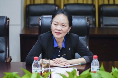TüV萊茵大中華區(qū)人員與業(yè)務(wù)保障服務(wù)管理體系認(rèn)證業(yè)務(wù)副總裁鄭萍