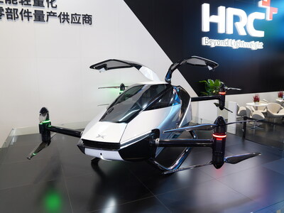 進(jìn)博會上展示的由HRC協(xié)助小鵬匯天打造的 “旅航者X2” 飛行汽車