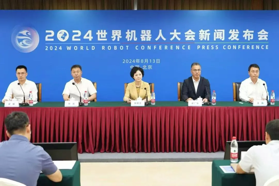 中國電子學(xué)會理事長徐曉蘭：我國人形機器人產(chǎn)業(yè)正處于“井噴前夜”