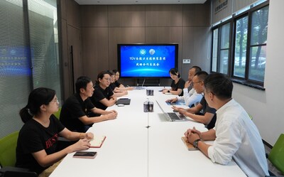 TüV南德與貝德服裝集團(tuán)雙方代表進(jìn)行現(xiàn)場交流