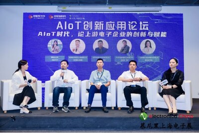 主持人：慧聰電子網(wǎng)主編東方圓桌嘉賓：自連電子科技（上海）有限公司總經(jīng)理談林濤（左二）南京商絡(luò)電子股份有限公司副總裁孫建軍（左三）深圳市晶科鑫實業(yè)有限公司董事長孫剛（右二）廣州機(jī)智云物聯(lián)網(wǎng)科技有限公司副總裁邢雁（右一）