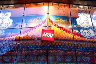北京樂(lè)高?品牌旗艦店融合眾多別具匠心的京韻元素以及沉浸式玩樂(lè)體驗(yàn)