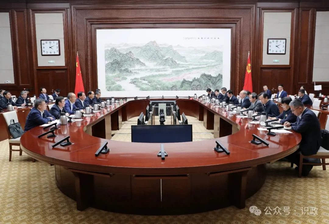 深化部市合作推動人工智能賦能新型工業(yè)化座談會召開，尹力、金壯龍、殷勇講話