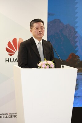 華為企業(yè)銷(xiāo)售全球伙伴發(fā)展、商業(yè)與分銷(xiāo)總裁張林