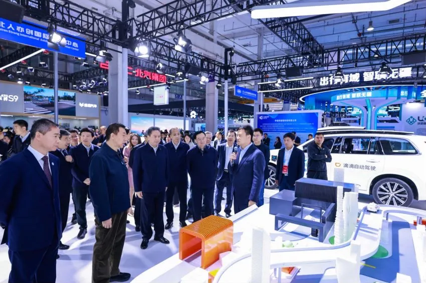 無人駕駛接駁車隊+創(chuàng)新展示 | 滴滴自動駕駛參加2024世界智能網(wǎng)聯(lián)汽車大會