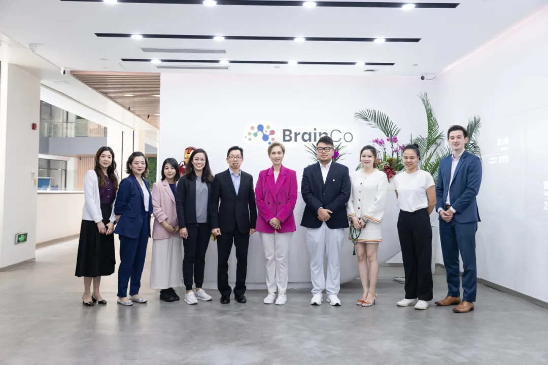 新加坡通訊及新聞部部長楊莉明一行蒞臨BrainCo強(qiáng)腦科技考察調(diào)研