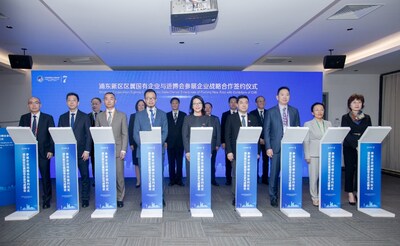 浦東新區(qū)6家區(qū)屬國有企業(yè)與3家進(jìn)博會(huì)參展企業(yè)代表進(jìn)行簽約