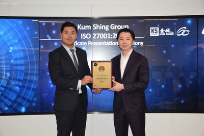 圖左：BSI香港企業(yè)方案及市場總監(jiān) 雷子謙；圖右：金城營造集團行政總裁 王紹恆太平紳士
