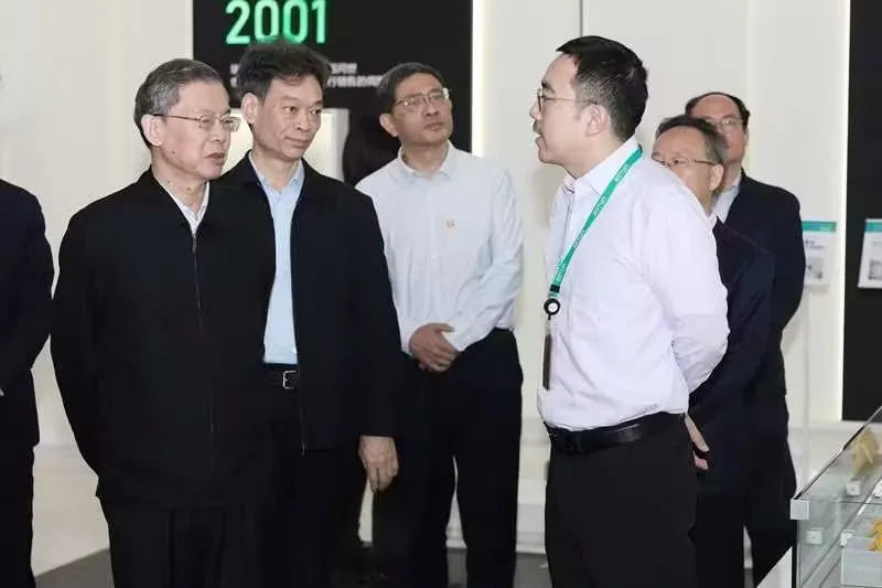 全國人大常委會(huì)副委員長郝明金一行來訪埃斯頓