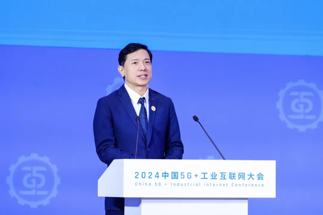 2024中國5G+工業(yè)互聯(lián)網(wǎng)大會丨百度創(chuàng)始人李彥宏：大模型賦能科技創(chuàng)新和產(chǎn)業(yè)創(chuàng)新，在自動駕駛領域應用廣泛