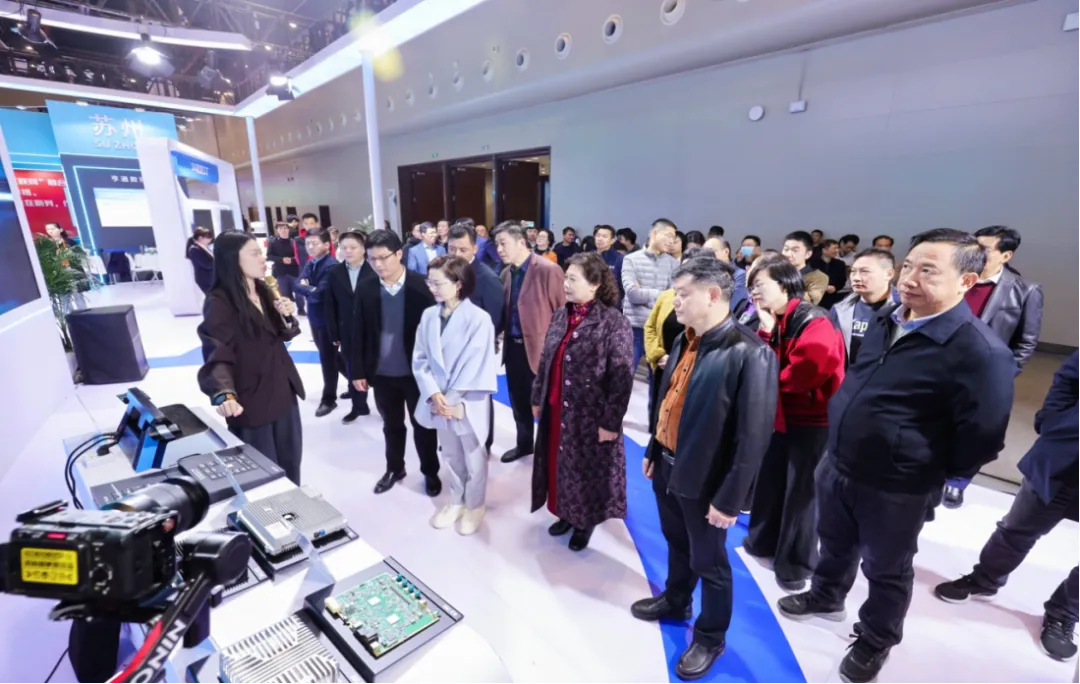 省經(jīng)信廳組織參觀2024中國5G+工業(yè)互聯(lián)網(wǎng)大會創(chuàng)新成果展