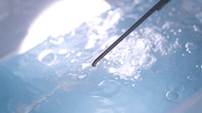 水刀通過細小的噴嘴噴出高速水射流