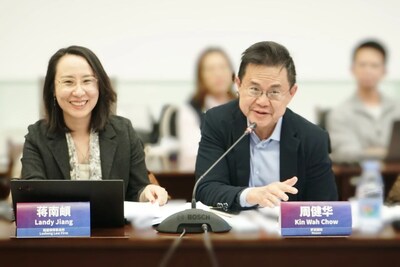 左起：路盛律師事務(wù)所主任 蔣南頔律師、羅思國(guó)際合伙人 周健華律師