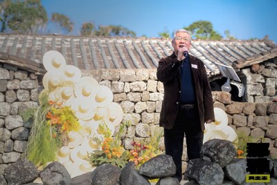 住建部傳統(tǒng)村落保護利用專家王勝熙上臺致開幕辭