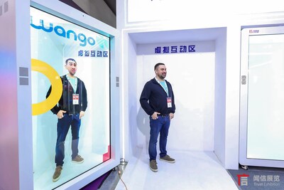 LED CHINA 2024展會現(xiàn)場已出現(xiàn)數(shù)字人運用在數(shù)字標牌的案例（參展商：深圳市萬國電器）