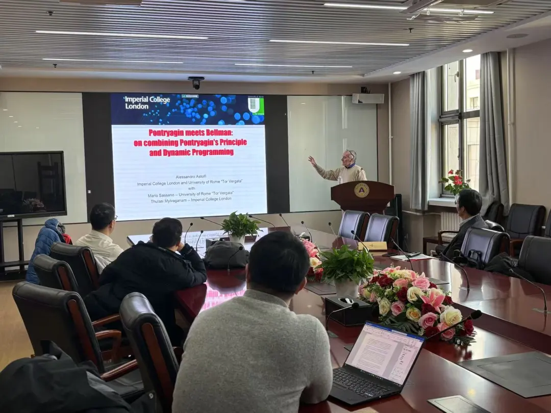 英國帝國理工大學(xué)電氣與電子工程系杰出教授亞歷山大?阿斯托菲來訪清華大學(xué)自動化系   