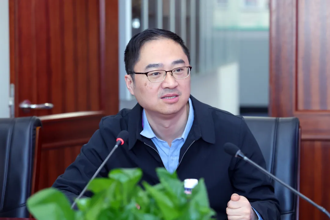 湖南大學(xué)電氣與信息工程學(xué)院來(lái)訪(fǎng)清華大學(xué)自動(dòng)化系|就未來(lái)智能時(shí)代深入研討   