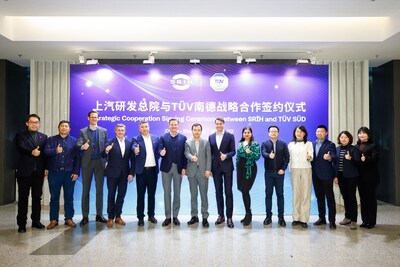 TüV南德與上汽研發(fā)總院雙方代表簽約儀式合影