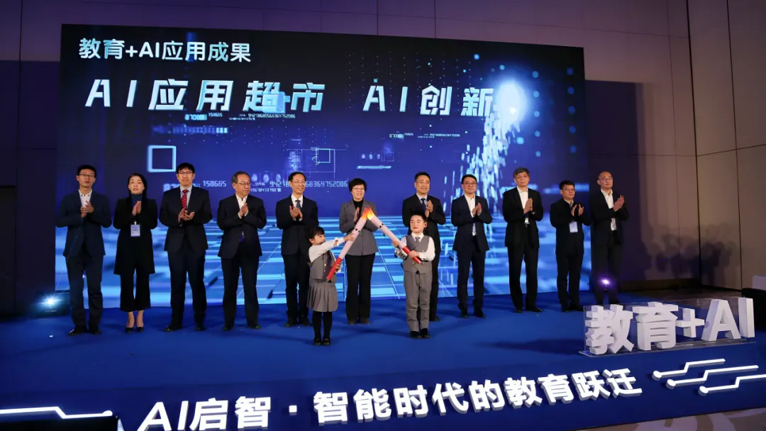  第三屆北京人工智能產(chǎn)業(yè)創(chuàng)新發(fā)展大會“教育+AI”論壇舉辦|張鈸、孫麗麗、劉鐵巖、文繼榮等分享   