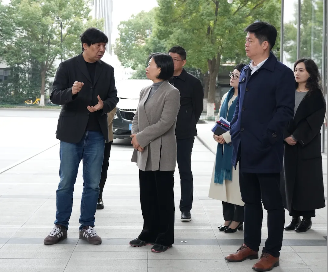 杭州市西湖區(qū)委副書記、區(qū)長周揚一行走赴西湖機器人考察調(diào)研