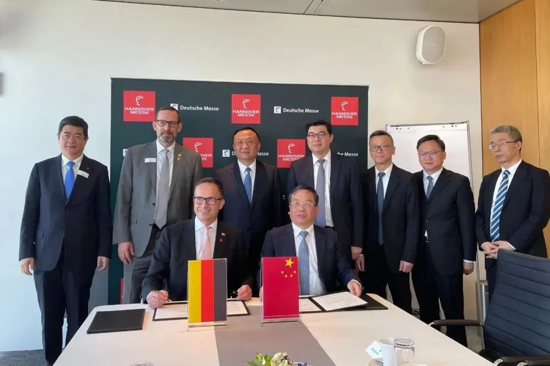 東浩蘭生集團(tuán)與德國(guó)漢諾威公司在德簽署合作備忘錄