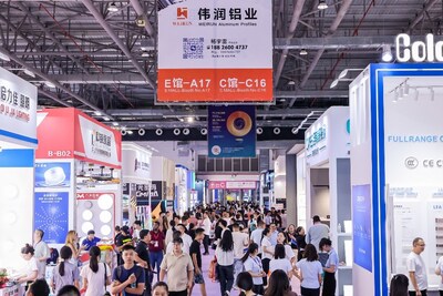 展會(huì)現(xiàn)場(chǎng)人流如織
