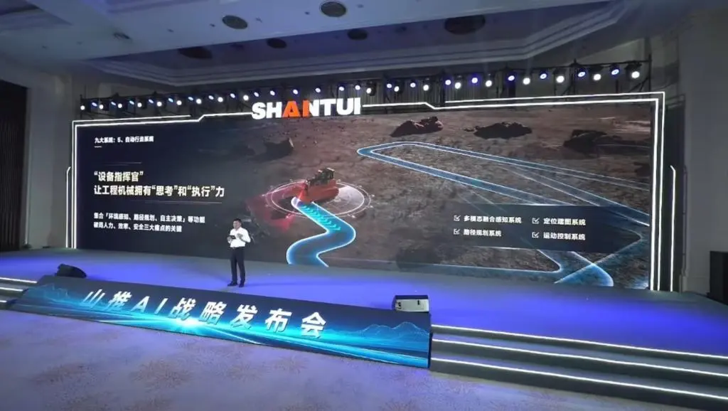 華中科技大學(xué)人工智能與自動(dòng)化學(xué)院研究團(tuán)隊(duì)成功研發(fā)新一代無人駕駛應(yīng)用技術(shù)