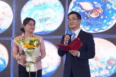 NCH亞太區(qū)總裁兼中國區(qū)總經(jīng)理金東垠先生與晨光書院院長成劍女士共同致辭